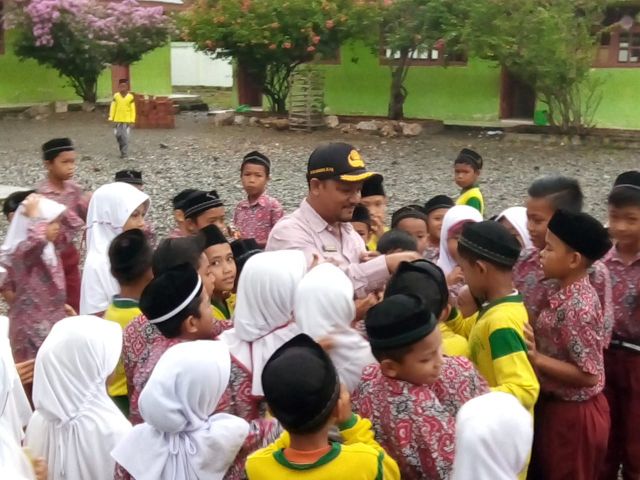 Memantau Kantin Sehat, Kadisdikbud Aceh Besar Kunjungi Tanoh Abe